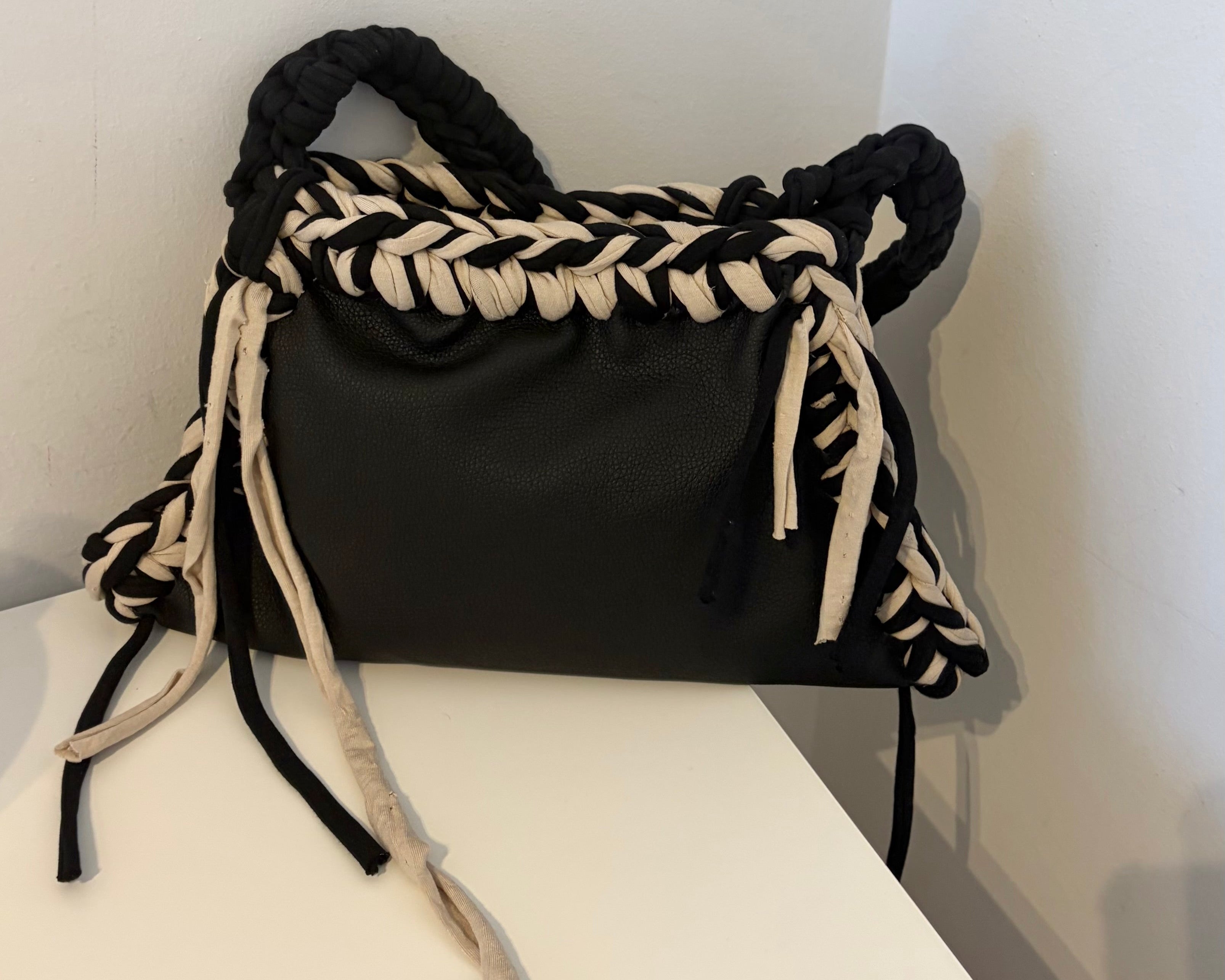 The Icon bag - black